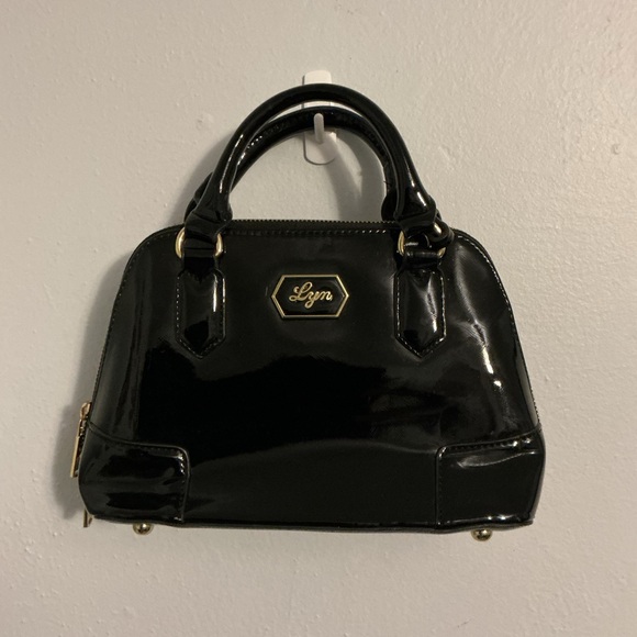 Lyn Black Patent Leather Handbag. - Picture 1 of 6
